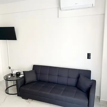 Ionia's Comfort - 1st Floor Apartment *